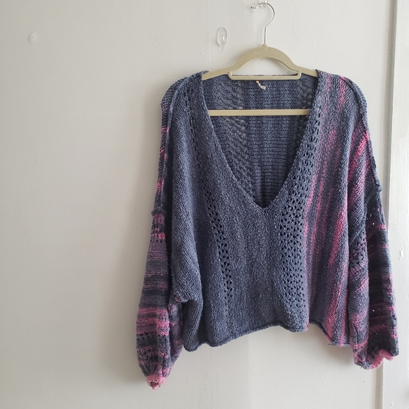 Free people oversize n cropped sweater. - Picture 1 of 3